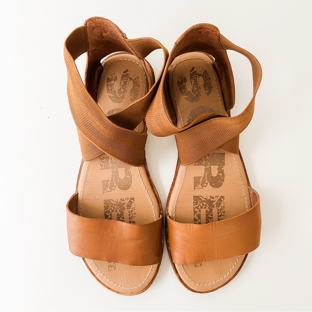 Sorel Ella II Flat Sandal in Tan